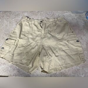 🌸Forever 21 Sand Cargo Shorts🌸